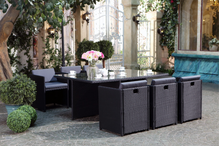 Mesa y sillas de resina empotradas de 6 plazas con funda protectora miami 6 rectangular concept u