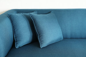 Sofá de estilo escandinavo Azul y 2 cojines para 3 personas