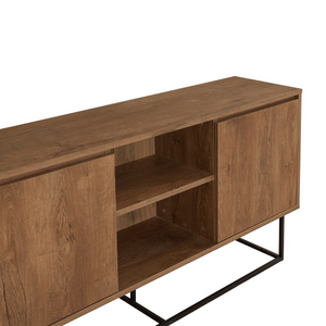 Aparador de 2 puertas de metal y madera oscura, color brezno, fondo blanco, 3 cuartos, zoom izquierdo concept u