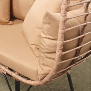 Conjunto de exterior sillón con patas efecto ratán reposapiés, cojín grande beige paquete zoom cojín concept u