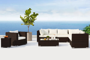 Muebles modulares de jardín de 8 plazas en tonos marrón y blanco con ambiente Salento concept u