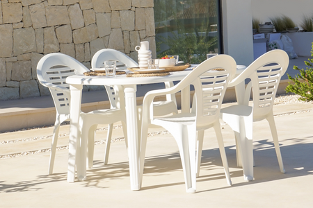 Silla rectangular de jardín de resina blanca concept u