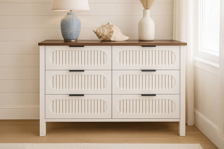 Cómoda 6 cajones blanca acanalada y madera 120 cm Brix foto de ambiente