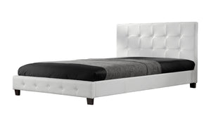Estructura de cama de imitación acolchada 140 x 190 cm sobre fondo blanc Blanco