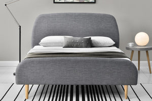 Estructura de cama de estilo escandinavo Gris claro con patas de madera - 140 x 190 cm