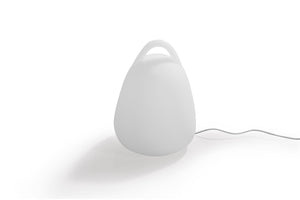 Lámpara de mesa LED para exteriores Luzia sobre fondo blanco