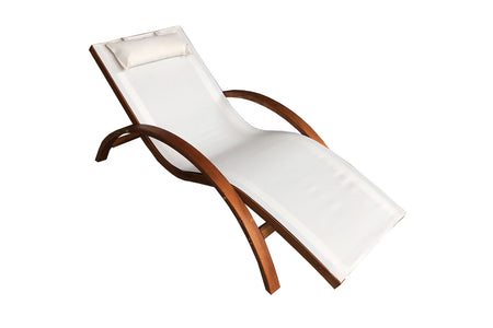 Tumbona de madera color beige sobre fondo blanco Havana