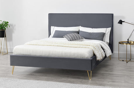 Cama Riverside de Terciopelo Gris y latón de 160