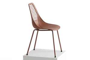 Silla de diseño marrón con asiento de plástico y patas de metal Alice x4