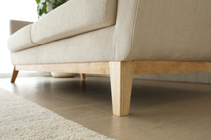 Sofá Hoga beige zoom patas de madera clara